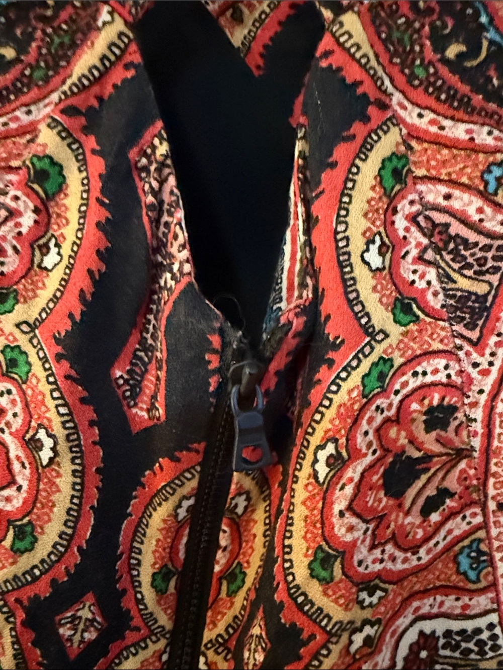 Alice + Olivia Red and Black Paisley V-Neck Spaghetti Strap Mini Dress - Picture 4 of 5